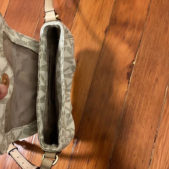 Michael Kors Monogrammed Crossbody - LIKE NEW - Picture 4 of 5